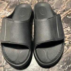 Oofos Ooahh Sport Flex Adjustable Slide Unisex Sandals Black Women 11 Men 9